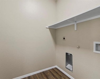 427 Jannie Street - Photo Thumbnail 5