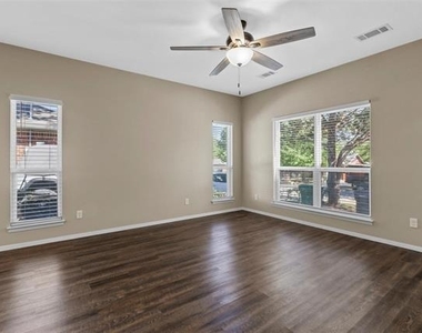 427 Jannie Street - Photo Thumbnail 4