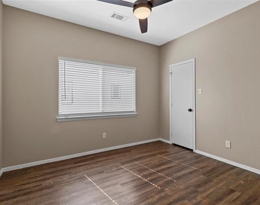 427 Jannie Street - Photo Thumbnail 7