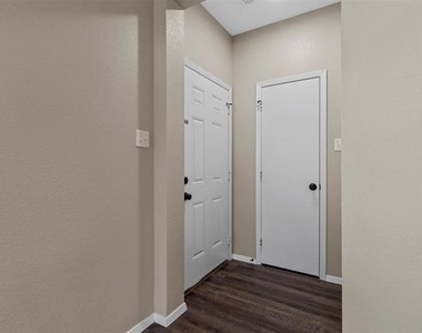 427 Jannie Street - Photo Thumbnail 1