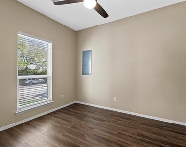 427 Jannie Street - Photo Thumbnail 6