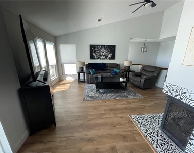 3805 Mediterranean Street - Photo Thumbnail 8