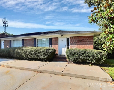 1005 Rainbow Drive - Photo Thumbnail 4
