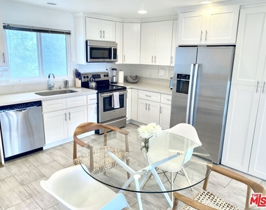18203 Coastline Drive - Photo Thumbnail 6