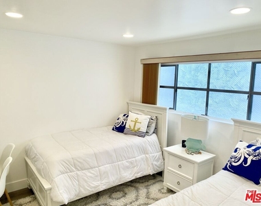 18203 Coastline Drive - Photo Thumbnail 20