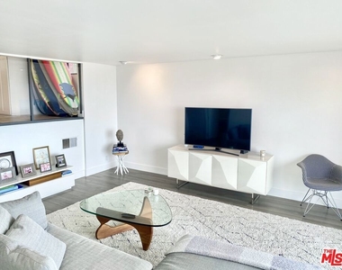 18203 Coastline Drive - Photo Thumbnail 5