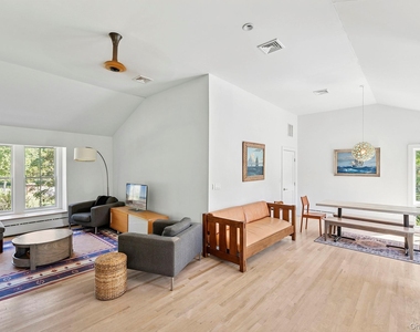 35 Bayberry Lane - Photo Thumbnail 7