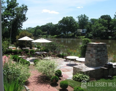 45 N Lakeside Drive - Photo Thumbnail 3