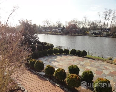 45 N Lakeside Drive - Photo Thumbnail 6