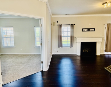 2902 Framer Lane - Photo Thumbnail 17
