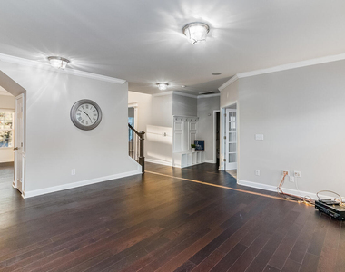 2902 Framer Lane - Photo Thumbnail 14