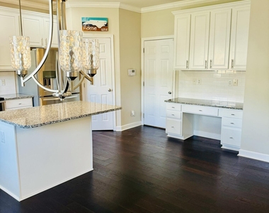 2902 Framer Lane - Photo Thumbnail 12