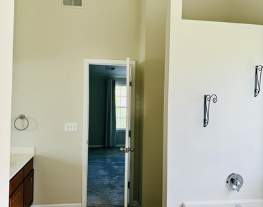 2902 Framer Lane - Photo Thumbnail 24