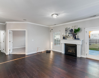2902 Framer Lane - Photo Thumbnail 15