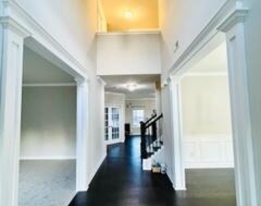 2902 Framer Lane - Photo Thumbnail 6