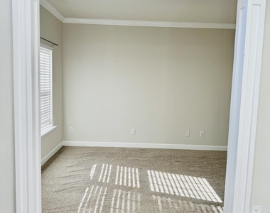 2902 Framer Lane - Photo Thumbnail 7