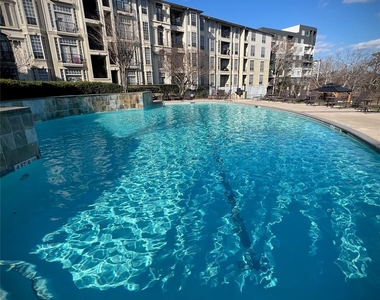 5353 Memorial Drive - Photo Thumbnail 12