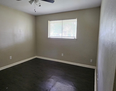 3303 Roaming Woods Lane - Photo Thumbnail 10