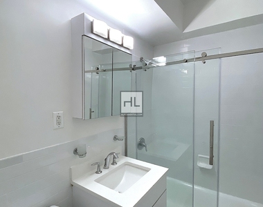 East 57th Street - Photo Thumbnail 2