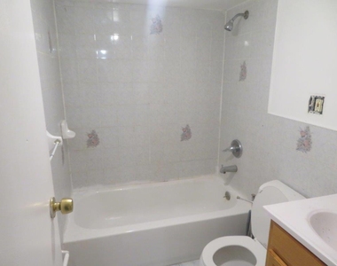 East 55th Street - Photo Thumbnail 10