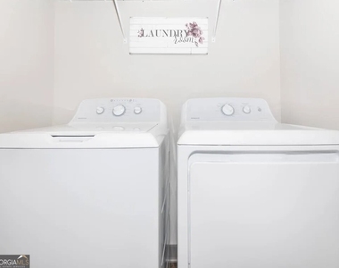 2080 One White Oak Lane - Photo Thumbnail 8