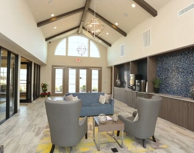 2080 One White Oak Lane - Photo Thumbnail 11