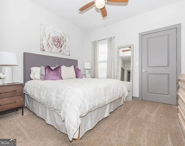 2080 One White Oak Lane - Photo Thumbnail 3