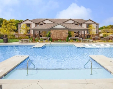 2080 One White Oak Lane - Photo Thumbnail 31