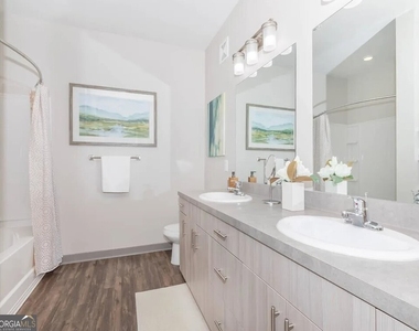 2080 One White Oak Lane - Photo Thumbnail 5
