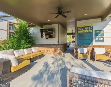 2080 One White Oak Lane - Photo Thumbnail 21