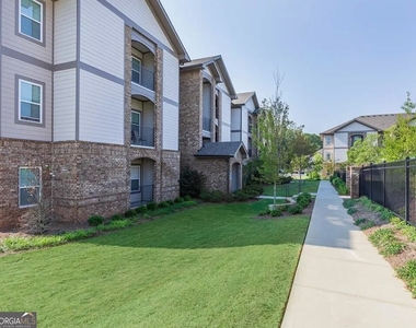 2080 One White Oak Lane - Photo Thumbnail 16