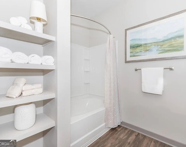 2080 One White Oak Lane - Photo Thumbnail 6
