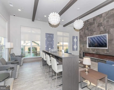 2080 One White Oak Lane - Photo Thumbnail 14