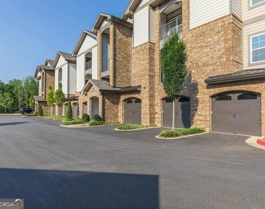 2080 One White Oak Lane - Photo Thumbnail 19