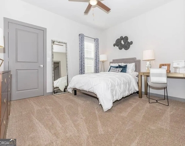 2080 One White Oak Lane - Photo Thumbnail 2