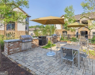 2080 One White Oak Lane - Photo Thumbnail 24