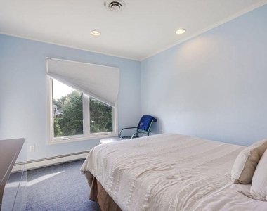 45 Roslyn Court - Photo Thumbnail 16