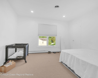 45 Roslyn Court - Photo Thumbnail 12