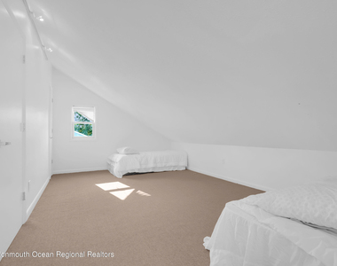 45 Roslyn Court - Photo Thumbnail 9