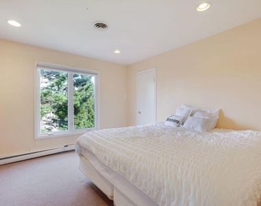 45 Roslyn Court - Photo Thumbnail 21