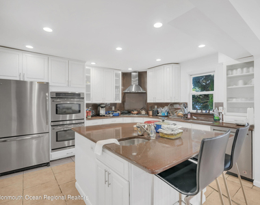 45 Roslyn Court - Photo Thumbnail 5