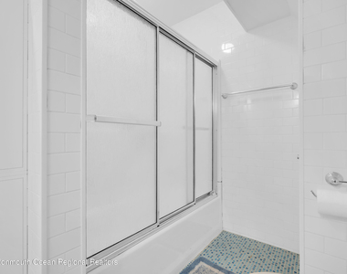45 Roslyn Court - Photo Thumbnail 17