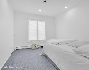 45 Roslyn Court - Photo Thumbnail 10