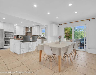 45 Roslyn Court - Photo Thumbnail 6