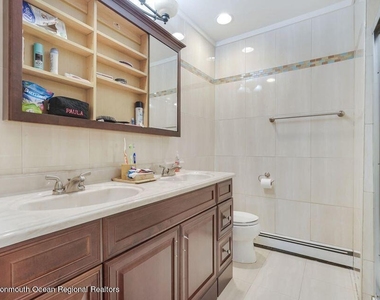 45 Roslyn Court - Photo Thumbnail 15