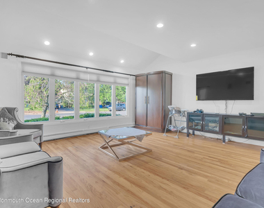 45 Roslyn Court - Photo Thumbnail 2