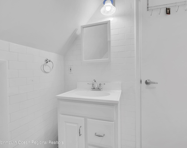 45 Roslyn Court - Photo Thumbnail 18