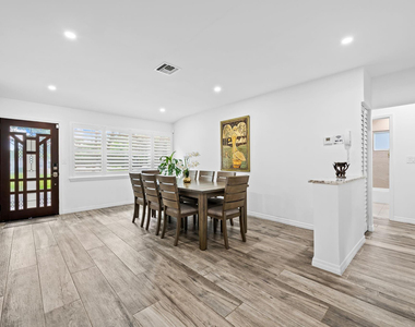 1300 Sw 17th Street - Photo Thumbnail 3