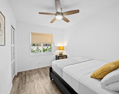 1300 Sw 17th Street - Photo Thumbnail 16