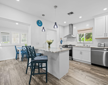 1300 Sw 17th Street - Photo Thumbnail 5